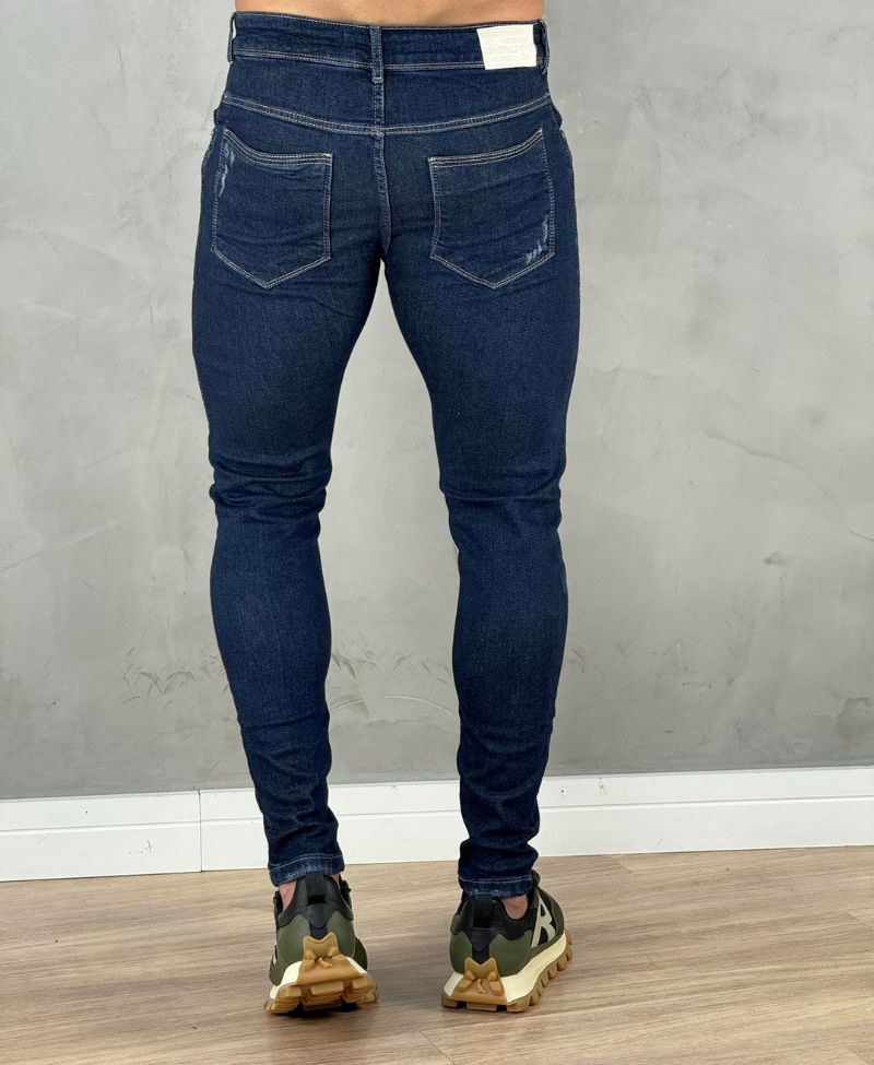 Calça Jeans Escura Masculina Skinny Com Detalhe De Rasgo  - Jay Jones