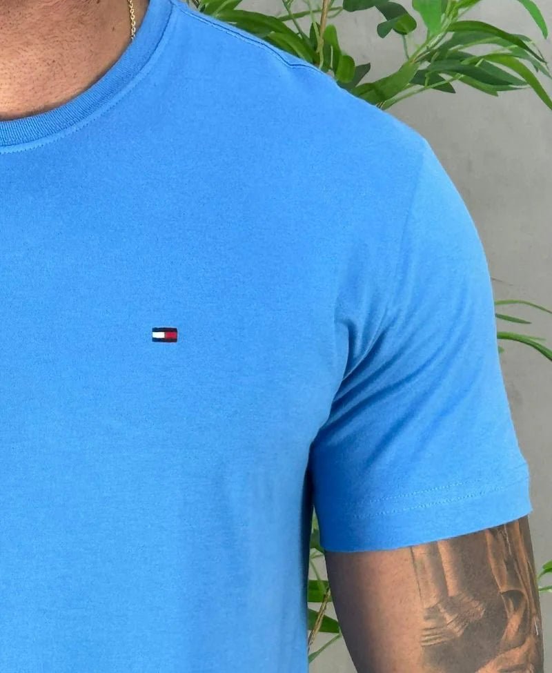 Kit 2 Camisetas Caqui e Azul Céu Masculino Básica - Tommy Hilfiger