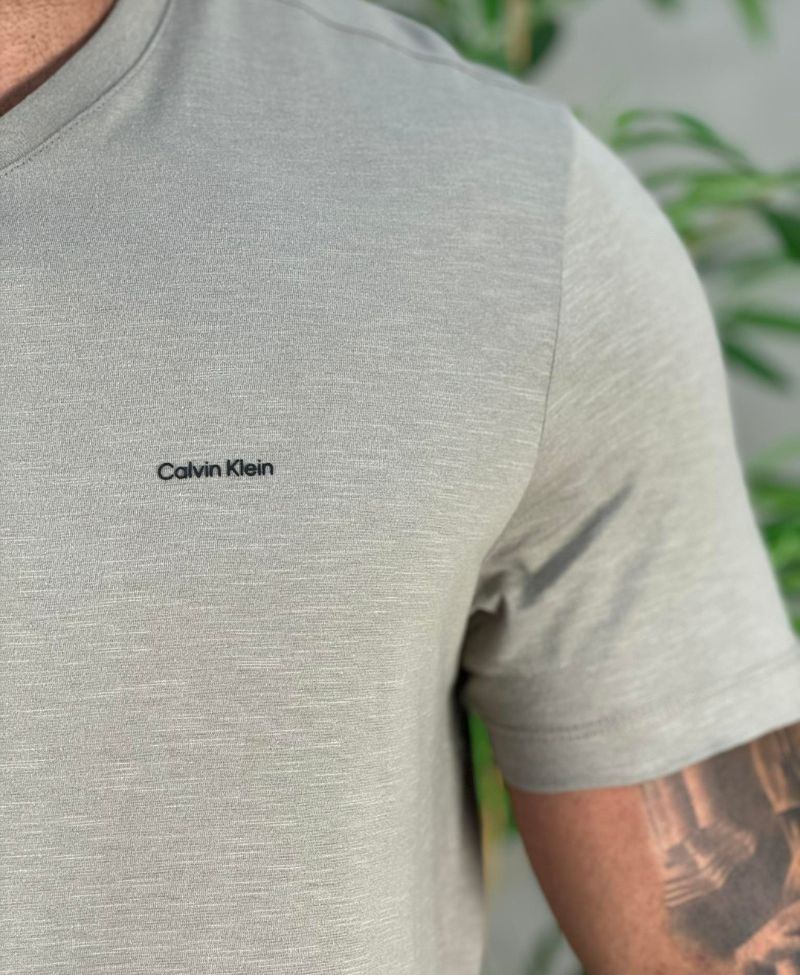 Camiseta Caqui Escuro Masculina Logo Minimalista - Calvin Klein