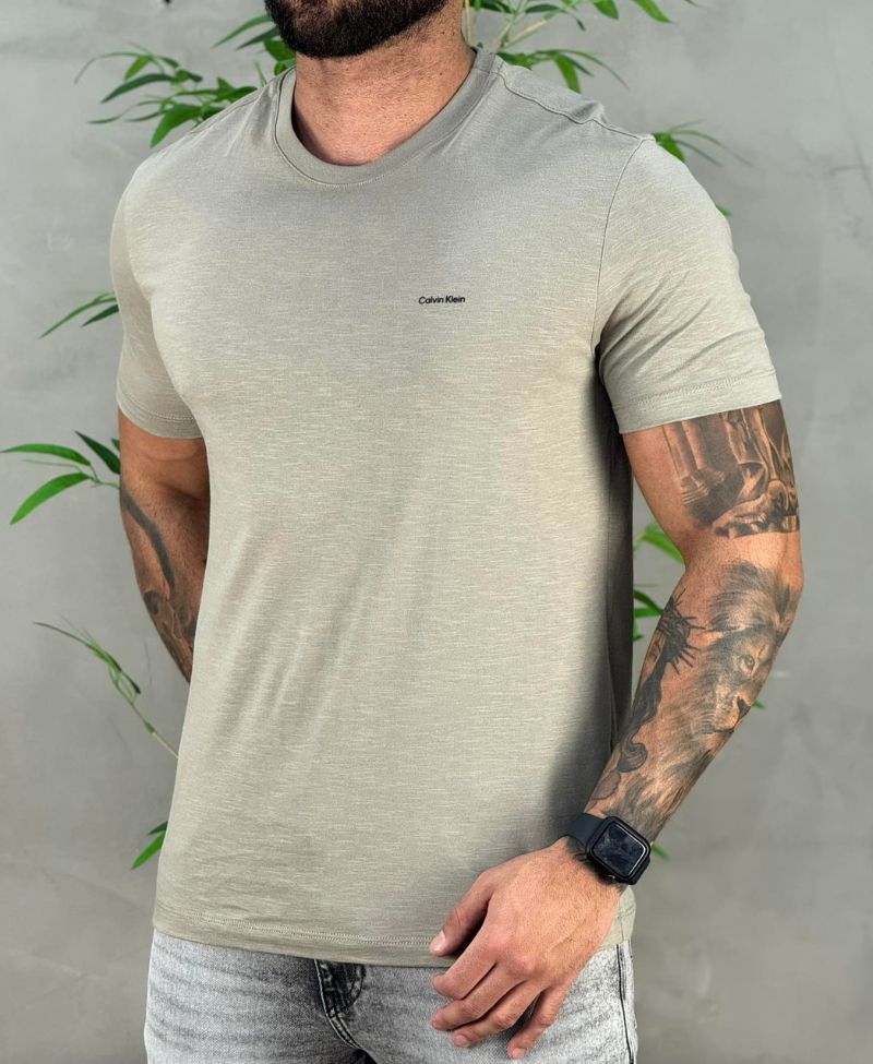 Camiseta Caqui Escuro Masculina Logo Minimalista - Calvin Klein
