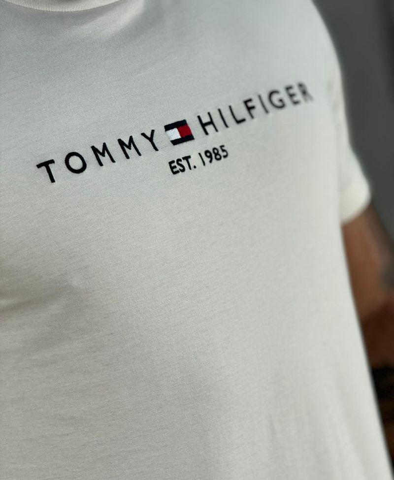 Camiseta Creme Masculina Classic Logo - Tommy Hilfiger