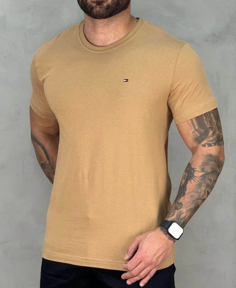 Kit 2 Camisetas Caqui e Marrom Masculino Básica - Tommy Hilfiger