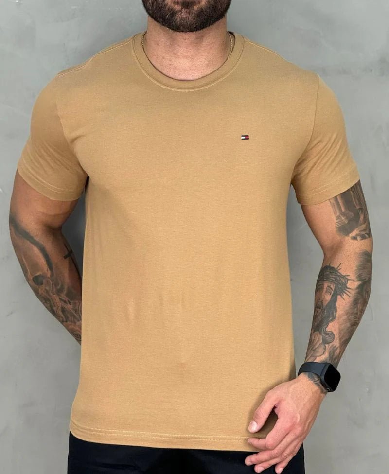 Kit 2 Camisetas Caqui e Marrom Masculino Básica - Tommy Hilfiger