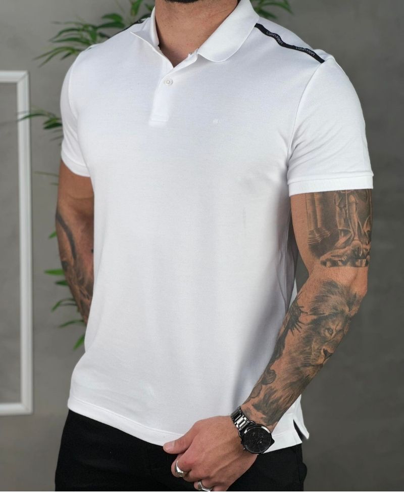Camiseta Polo Masculina Branca Com Logo Da Marca No Peito - Calvin Klein