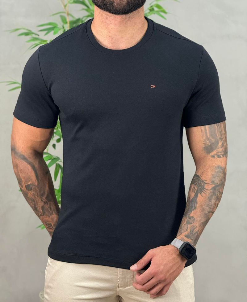 Camiseta Preta Masculina Suedine Com Logo Ck - Calvin Klein