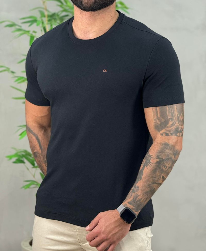 Camiseta Preta Masculina Suedine Com Logo Ck - Calvin Klein
