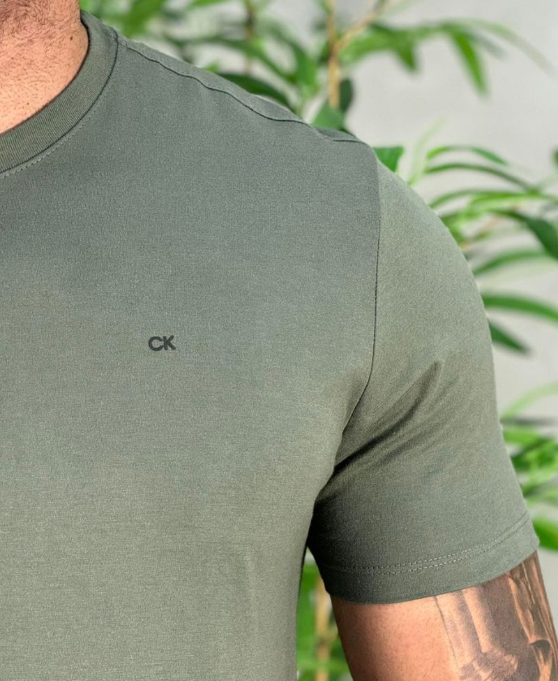 Camiseta Verde Militar Masculina Com Logo Ck - Calvin Klein