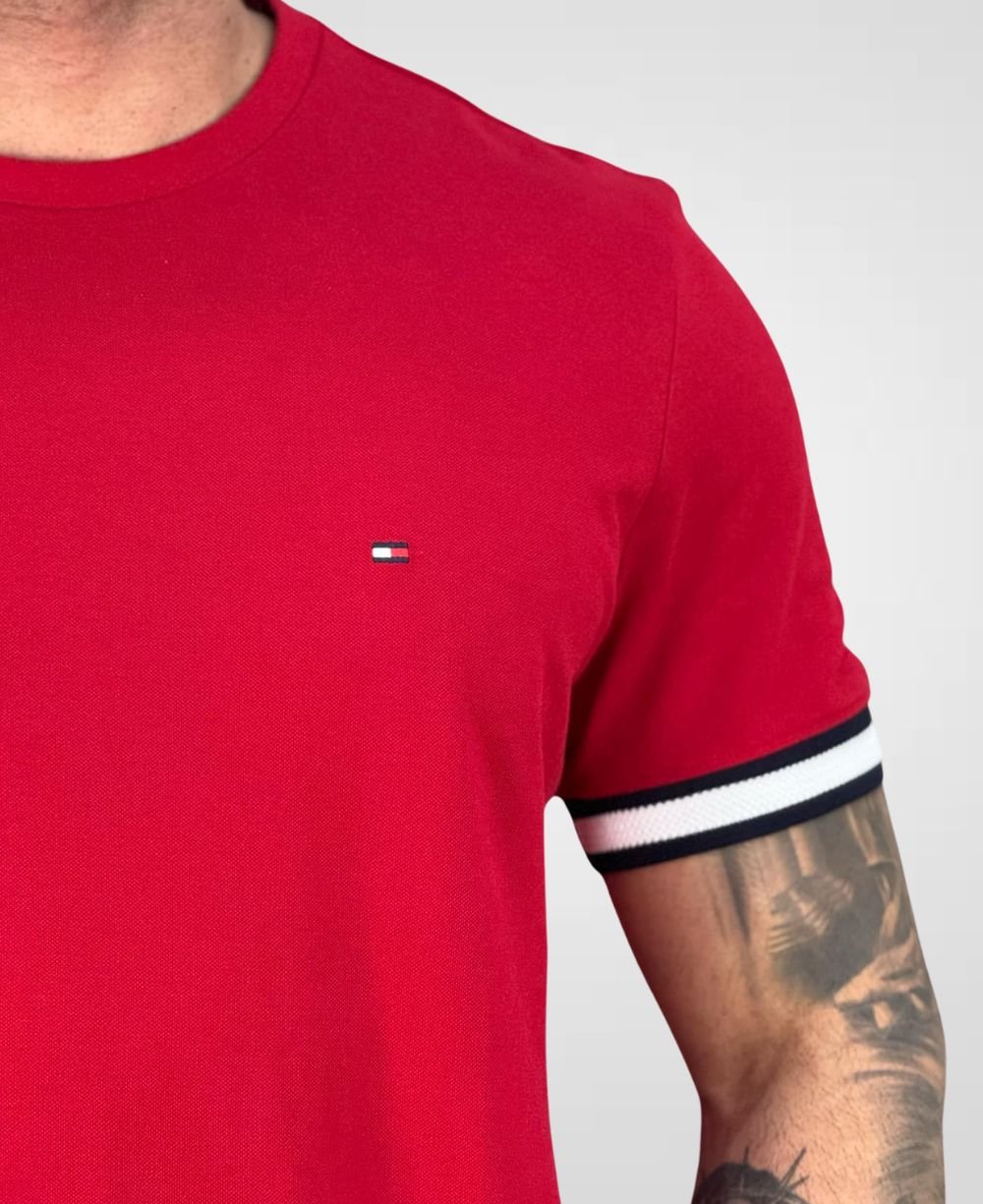 Camiseta Vermelha Piquet Detalhe Na Manga Masculina Regular Fit - Tommy Hilfiger