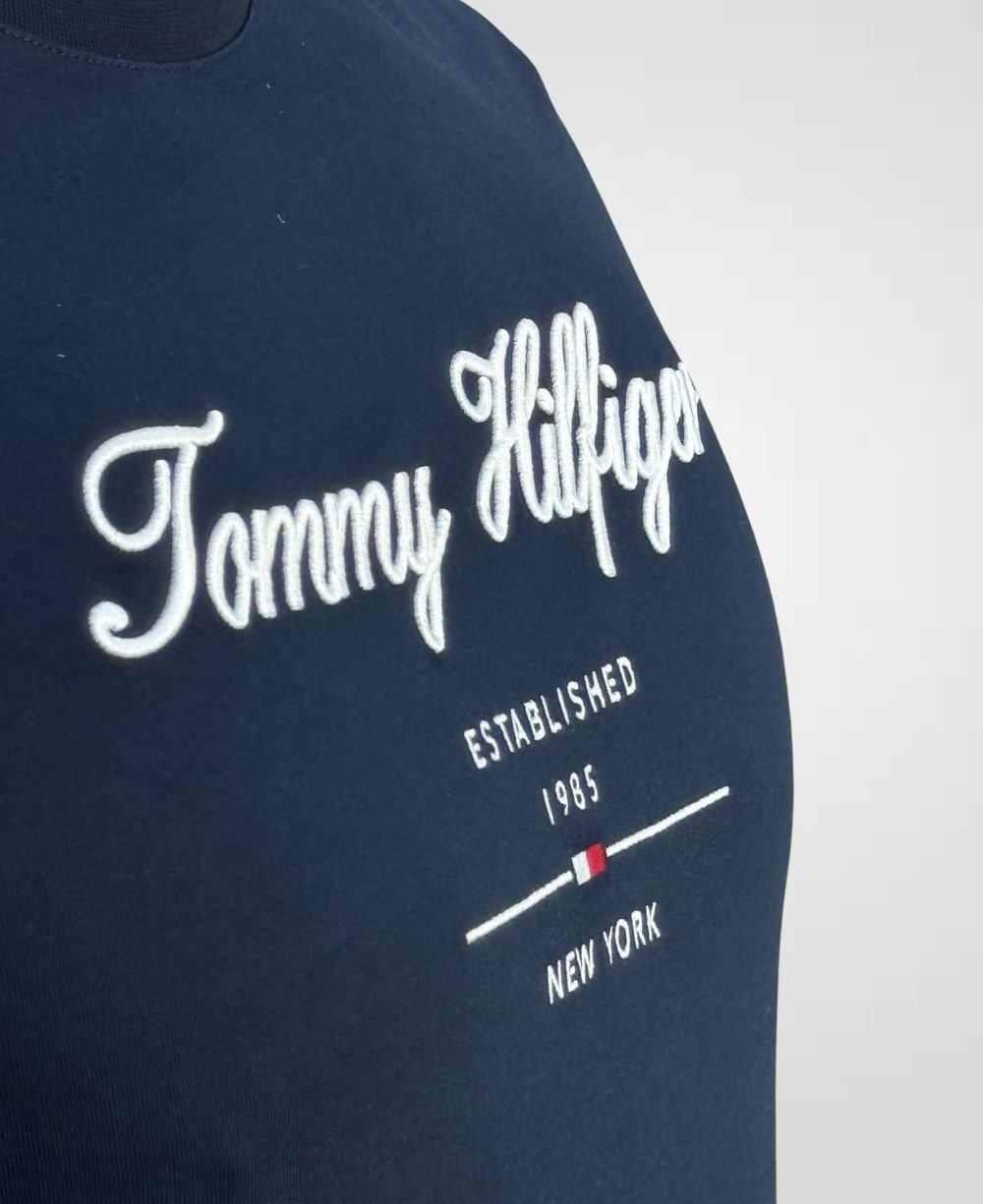Camiseta Azul Marinho Script Logo Masculina Regular Fit - Tommy Hilfiger