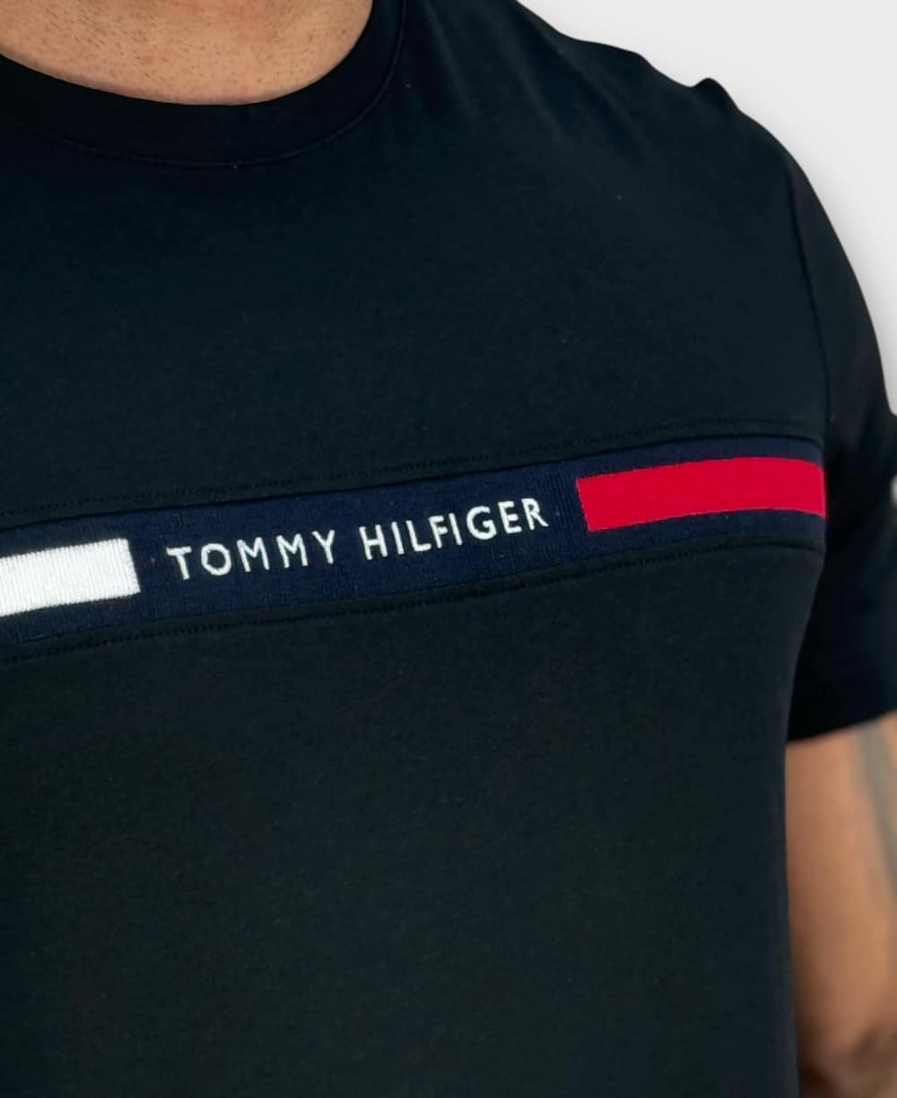 Camiseta Preto Masculina Chest Insert Tee - Tommy Hilfiger
