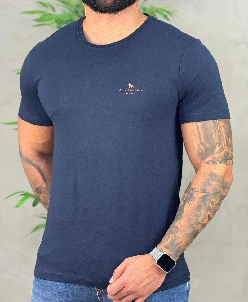 Camiseta Azul Marinho Casual Masculina Com Logo No Peito - Acostamento