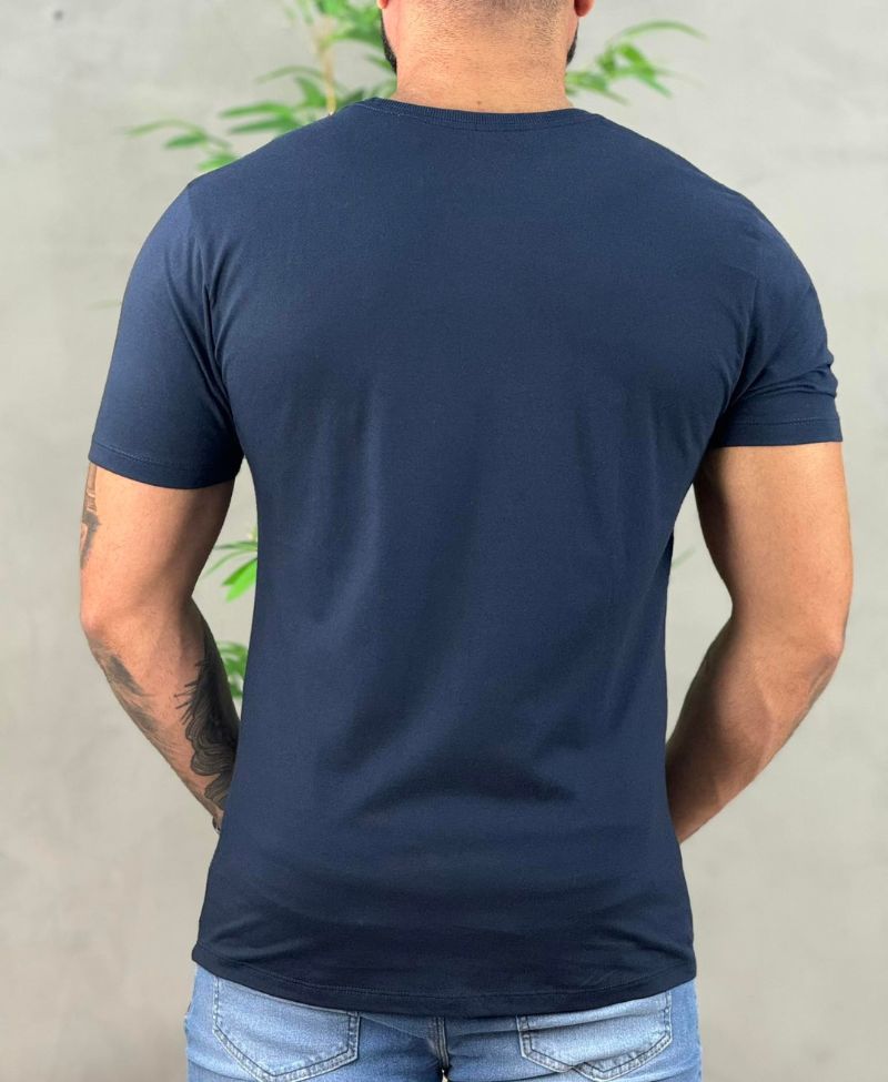 Camiseta Azul Marinho Casual Masculina String Art - Acostamento