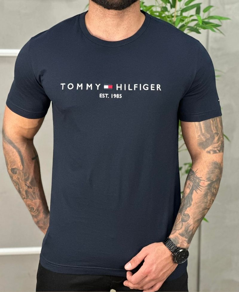 Camiseta Azul Marinho Masculina Com Relevo No Peito - Tommy Hilfiger