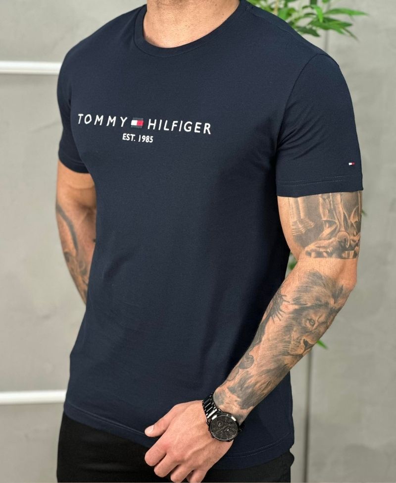 Camiseta Azul Marinho Masculina Com Relevo No Peito - Tommy Hilfiger