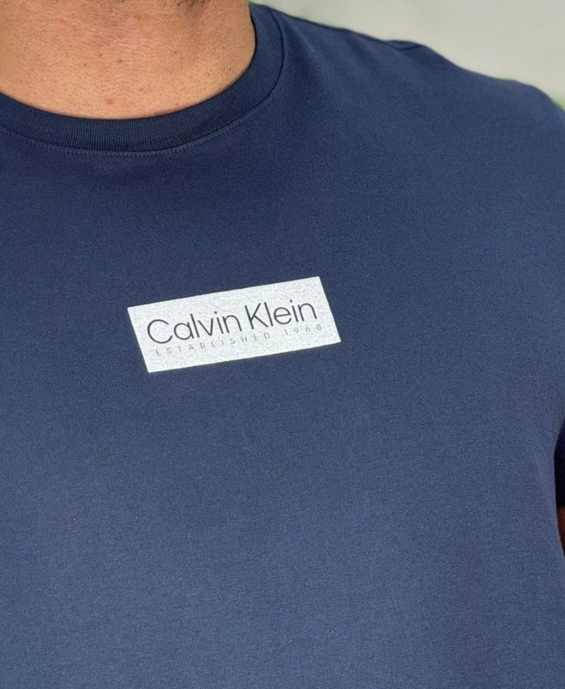 Camiseta Azul Marinho Masculina Logo Retângulo - Calvin Klein