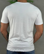Camiseta Branca Casual Masculina Com Logo No Peito - Acostamento