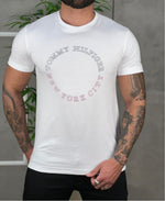 Camiseta Branca Masculina Com Logo Em Circulo No Peito - Tommy Hilfiger