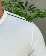 Camiseta Branca Masculina Logo Minimalista Superior - Calvin Klein