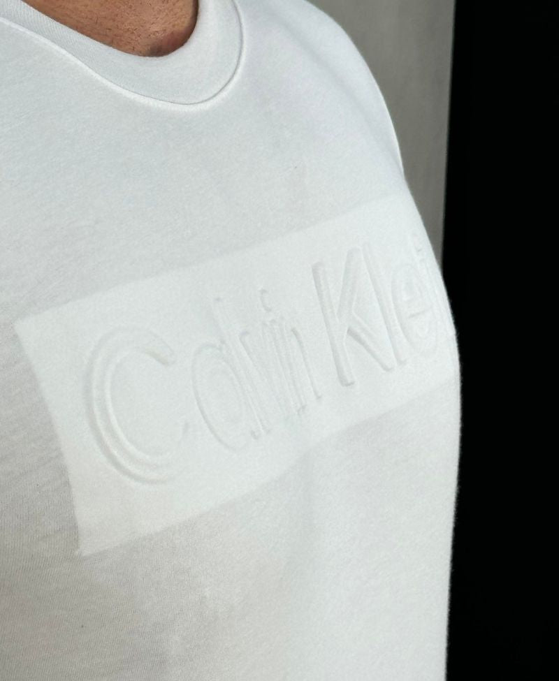 Camiseta Branca Masculina Embossing Slim - Calvin Klein