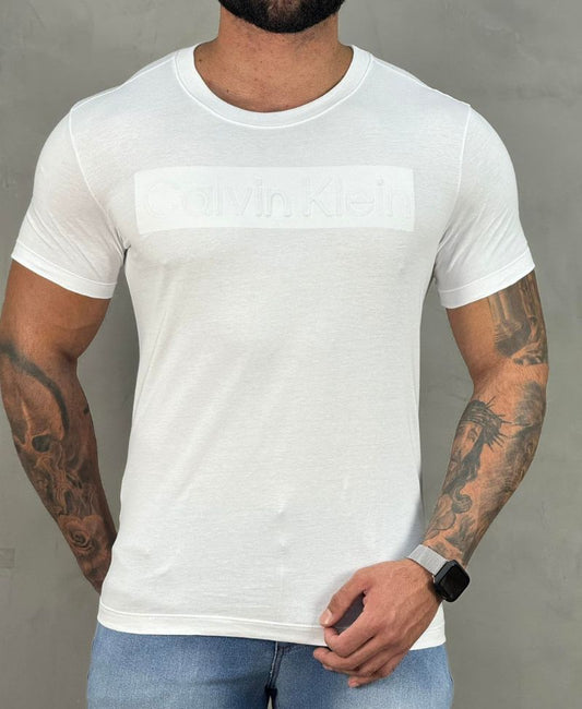 Camiseta Branca Masculina Embossing Slim - Calvin Klein