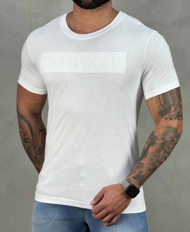 Camiseta Branca Masculina Embossing Slim - Calvin Klein