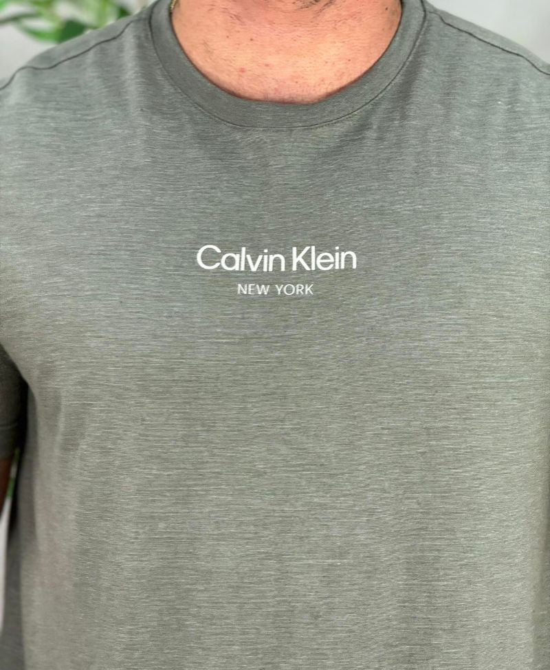 Camiseta Cinza Mescla Masculina Logo No Peito - Calvin Klein