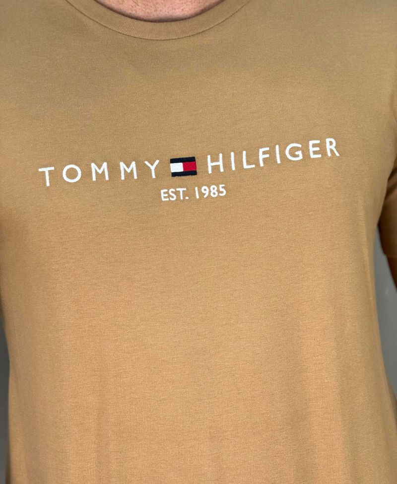 Camiseta Marrom Masculina Est. 1985 - Tommy Hilfiger