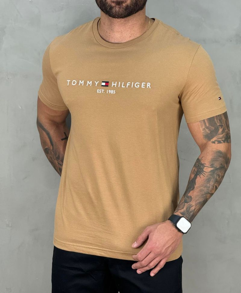 Camiseta Marrom Masculina Est. 1985 - Tommy Hilfiger