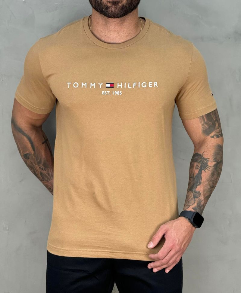 Camiseta Marrom Masculina Est. 1985 - Tommy Hilfiger