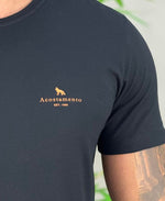 Camiseta Preta Casual Masculina Com Logo No Peito - Acostamento