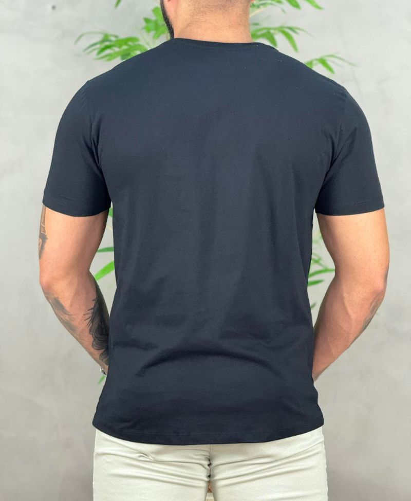 Camiseta Preta Casual Masculina Com Logo No Peito - Acostamento