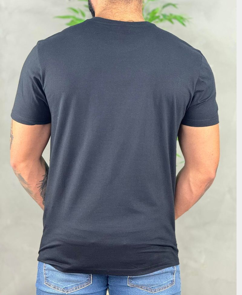 Camiseta Preta Masculina Brasão Shaded - John John