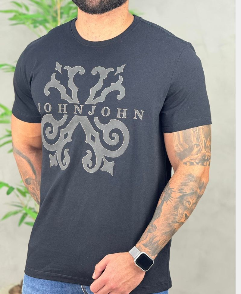 Camiseta Preta Masculina Brasão Shaded - John John