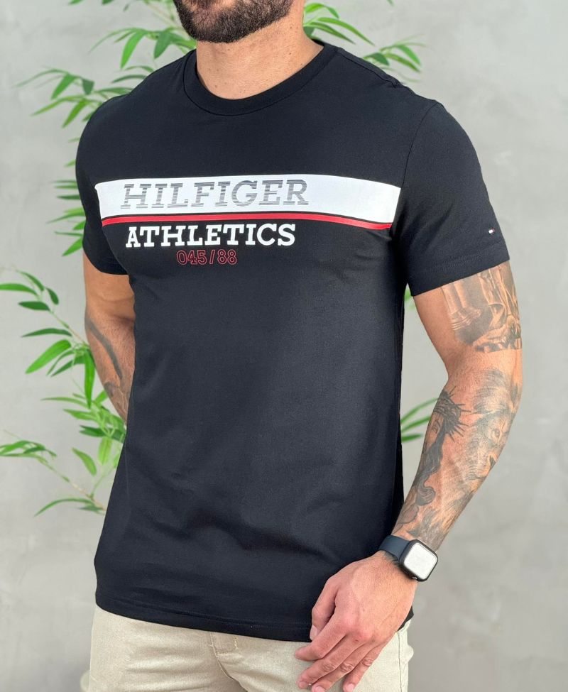 Camiseta Preta Masculina Com Logo No Peito - Tommy Hilfiger