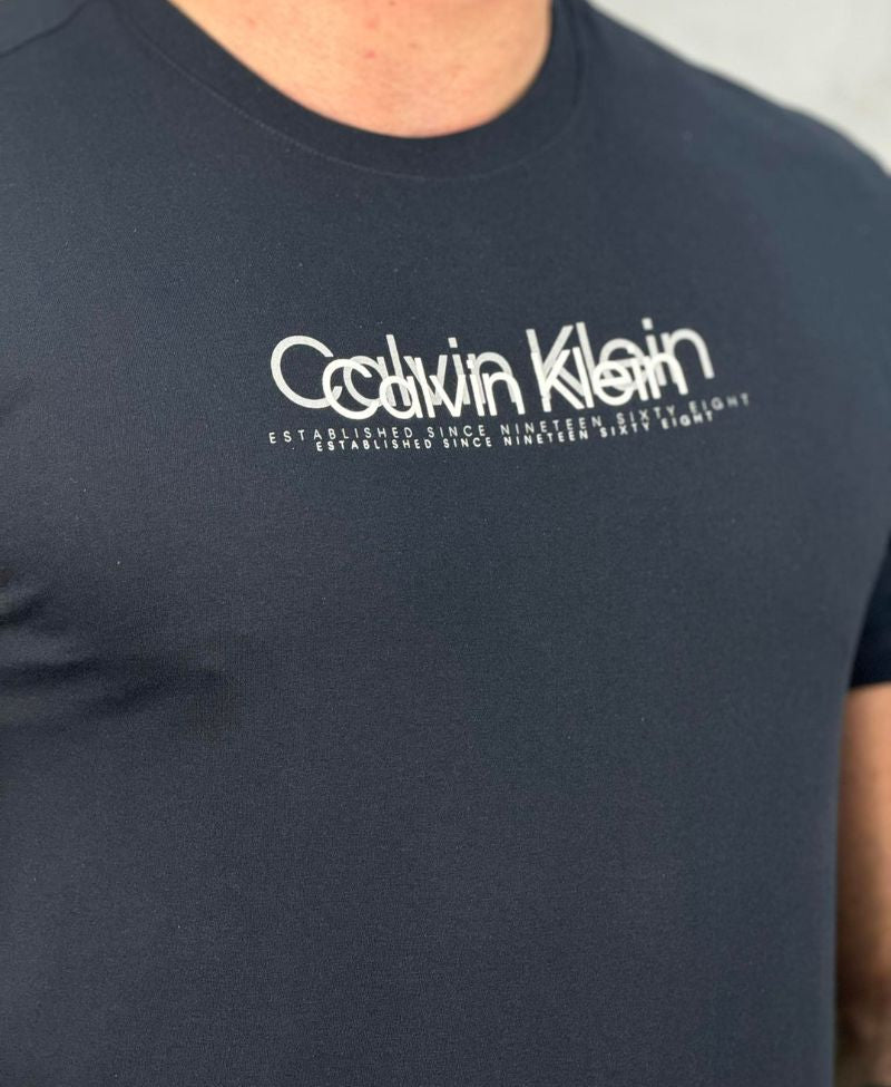 Camiseta Preta Masculina Solld Liquid - Calvin Klein