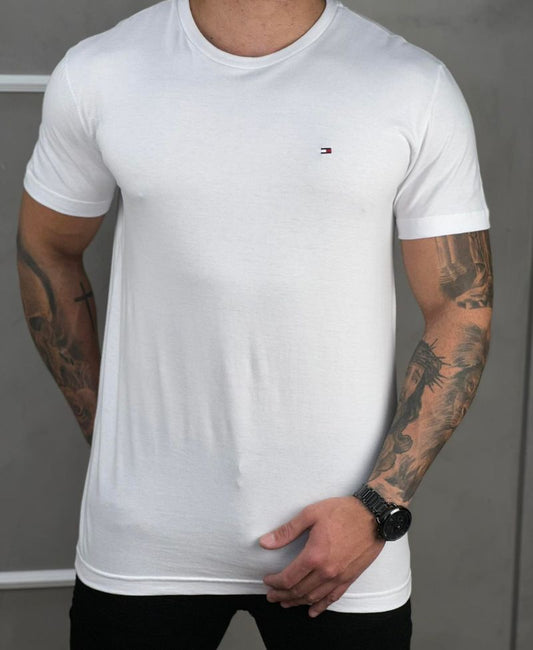 Camiseta Branca Masculina Logo no Peito - Tommy Hilfiger