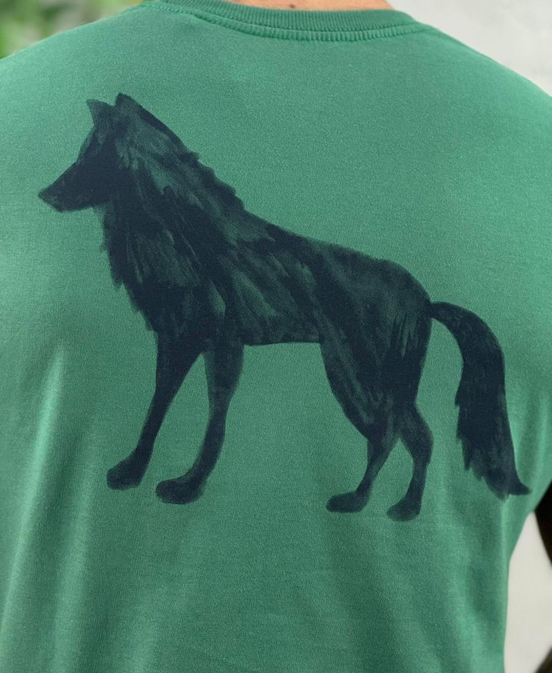 Camiseta Verde Nativo Casual Masculina Lobo Costas - Acostamento