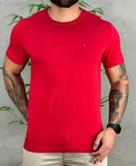 Camiseta Vermelha Escura Masculina Com Logo No Peito - Tommy Hilfiger