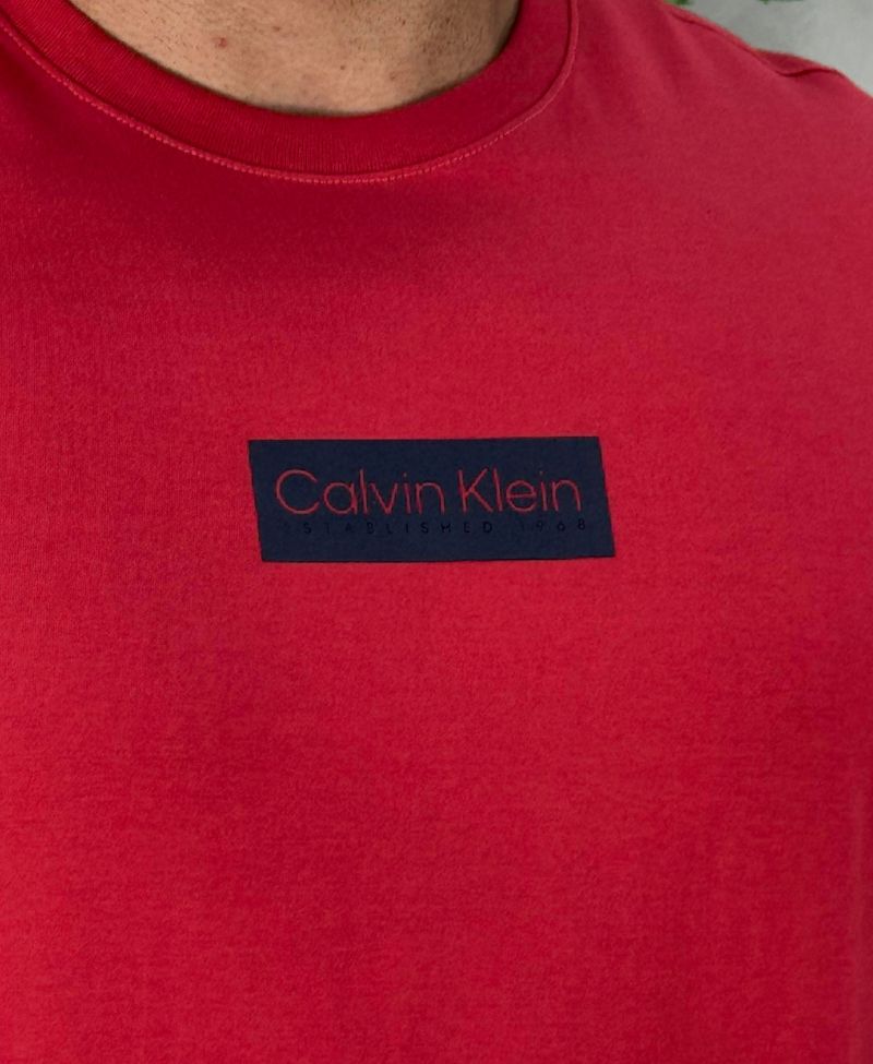 Camiseta Vermelha Masculina Logo Retângulo - Calvin Klein
