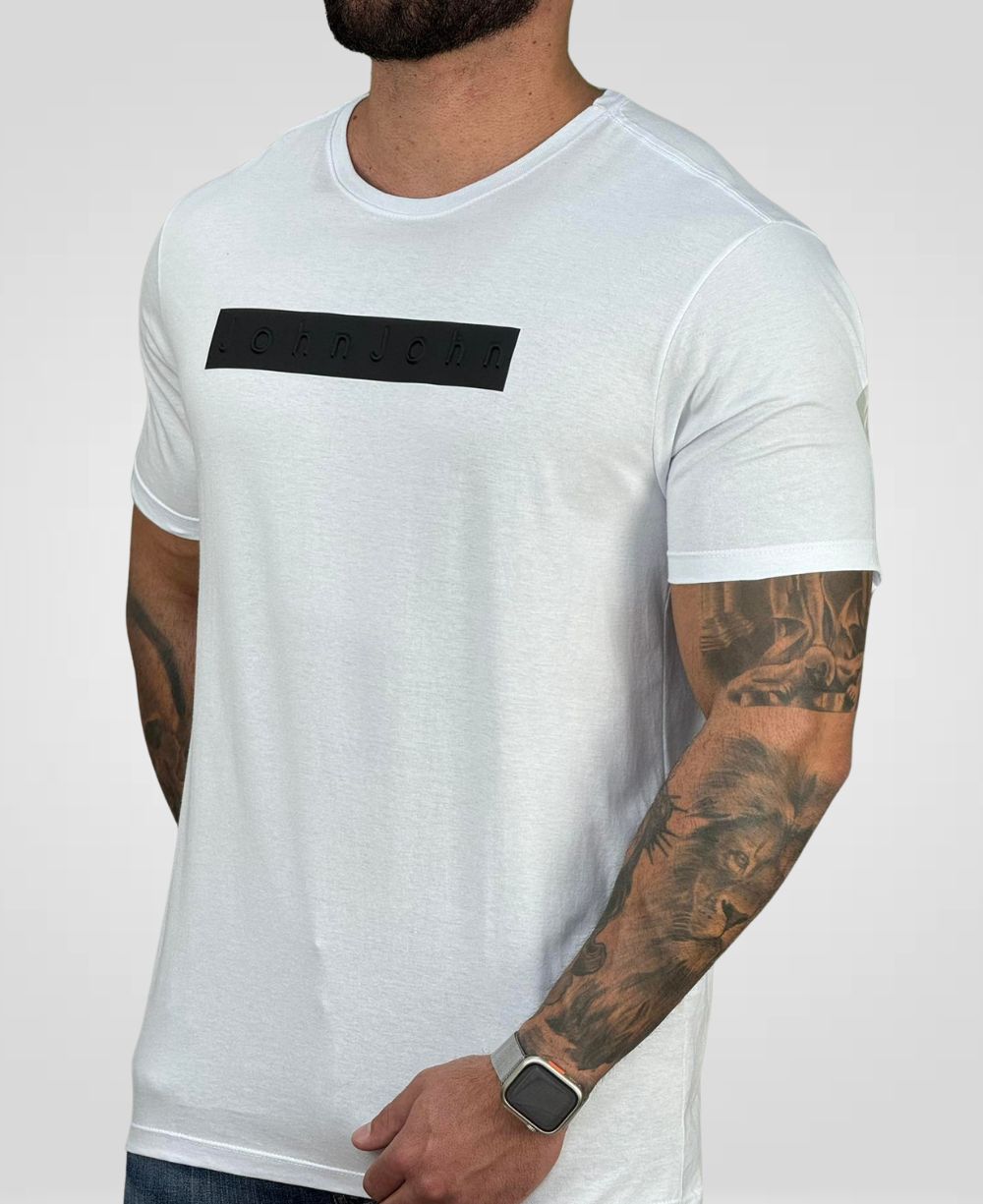 Camiseta Branco Masculina Com Relevo No Peito - John John