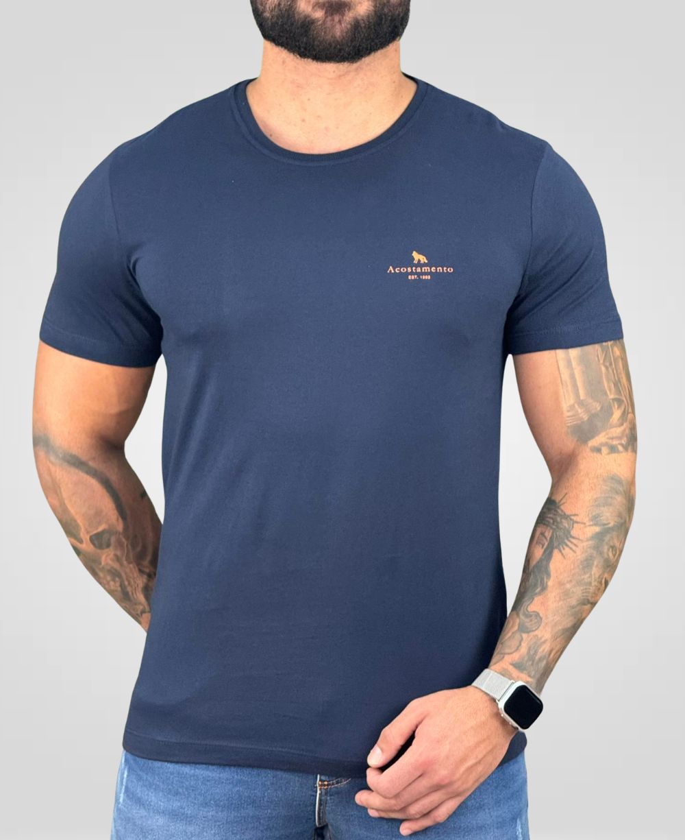 Camiseta Azul Marinho Casual Masculina Com Logo No Peito - Acostamento