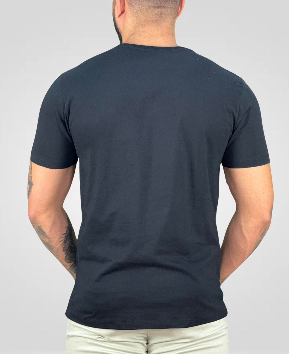 Camiseta Preta Casual Masculina Com Logo No Peito - Acostamento