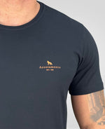 Camiseta Preta Casual Masculina Com Logo No Peito - Acostamento