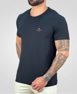 Camiseta Preta Casual Masculina Com Logo No Peito - Acostamento