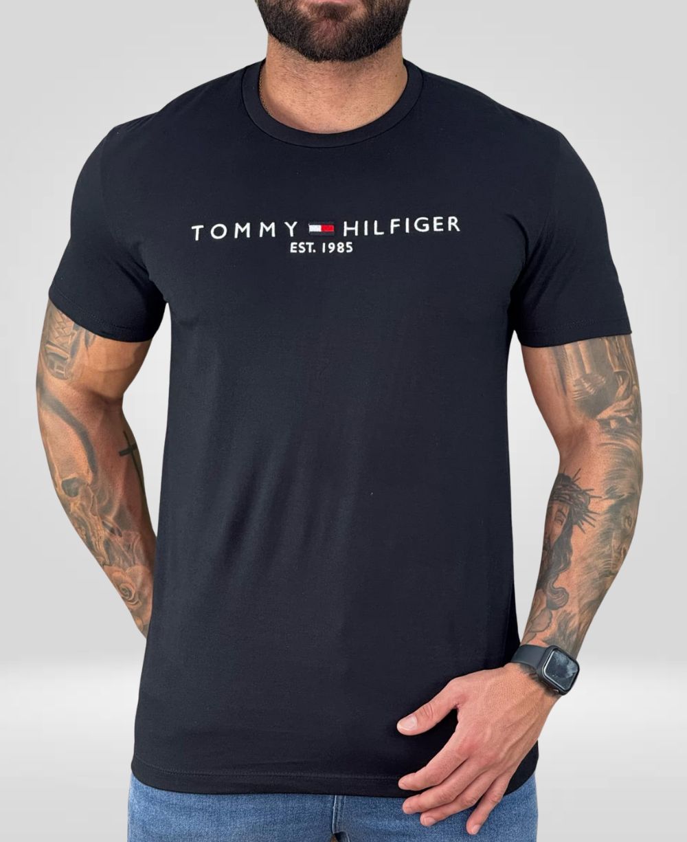 Camiseta Preta Masculina Est.1985 - Tommy Hilfiger