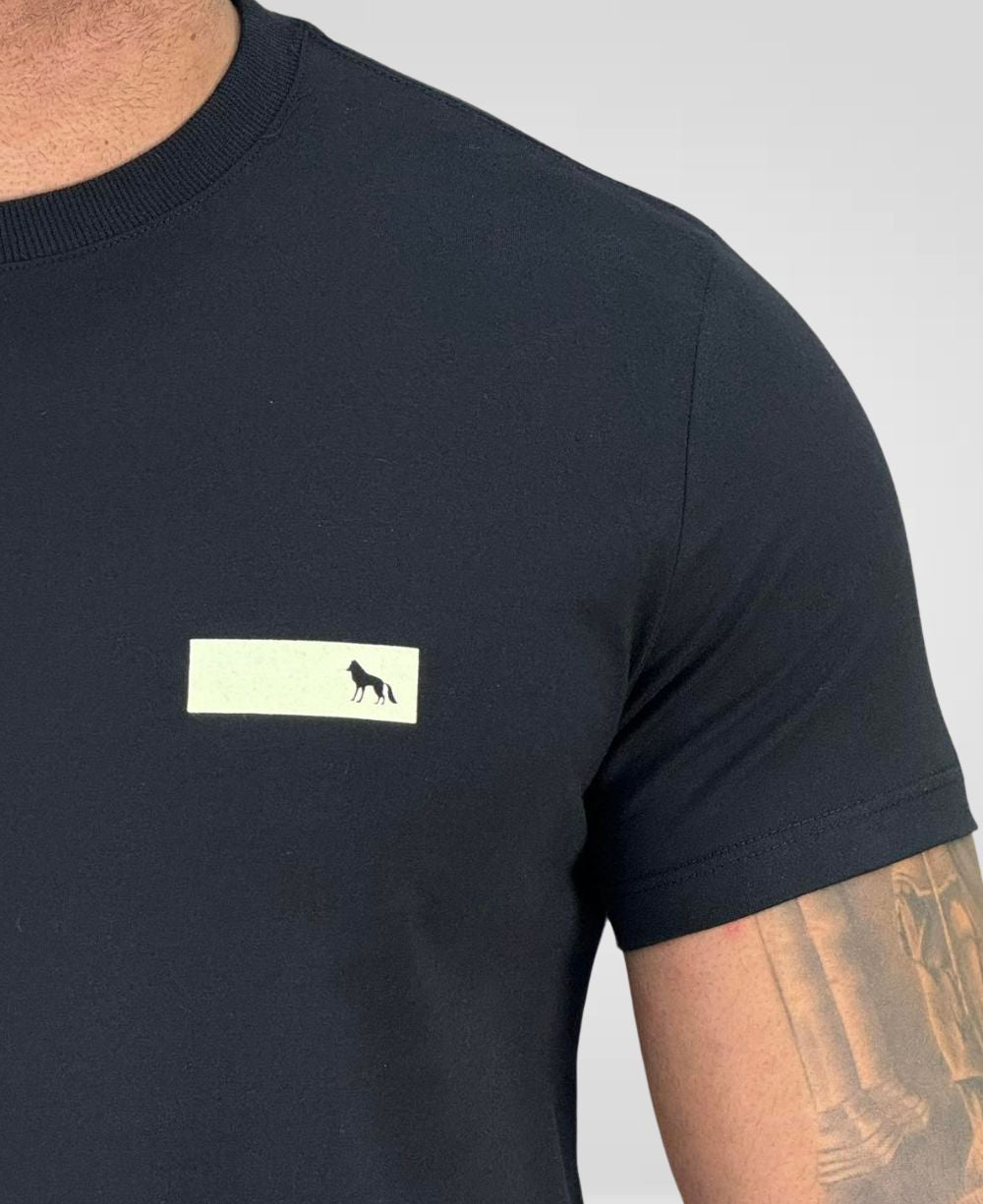 Camiseta Preta Casual Masculina Wolf Neon - Acostamento