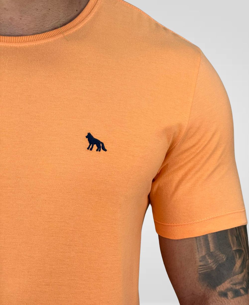 Camiseta Bege Casual Masculina Lobo Costas - Acostamento
