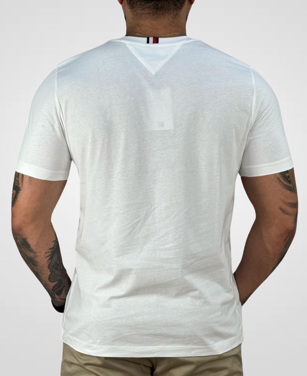 Camiseta Branca Script Logo Masculina Regular Fit - Tommy Hilfiger
