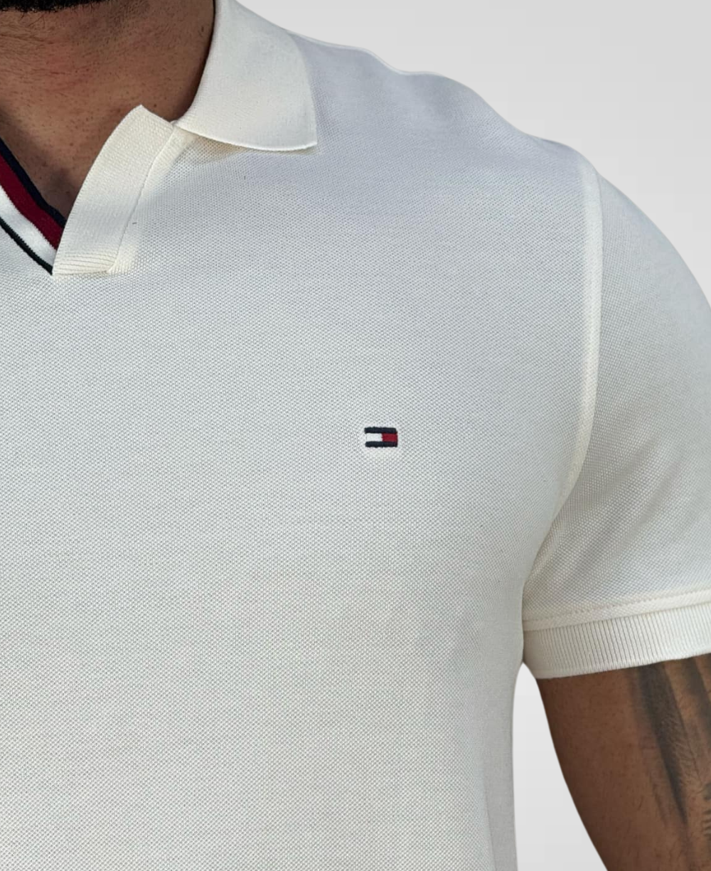 Camisa Polo Off-White Masculina Mercerizada Carcela Regular - Tommy Hilfiger
