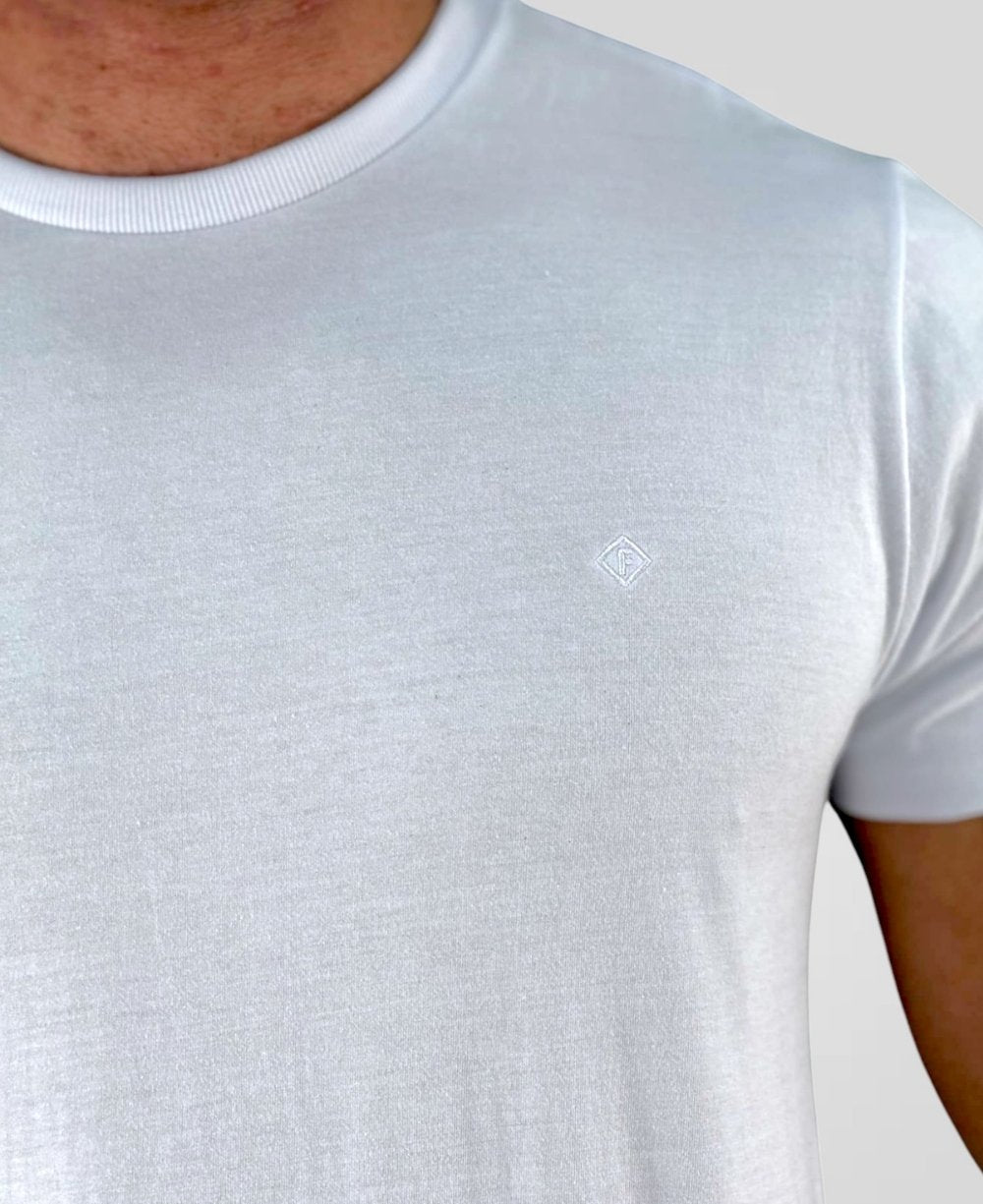 Camiseta Branca Masculina Basica - Forum